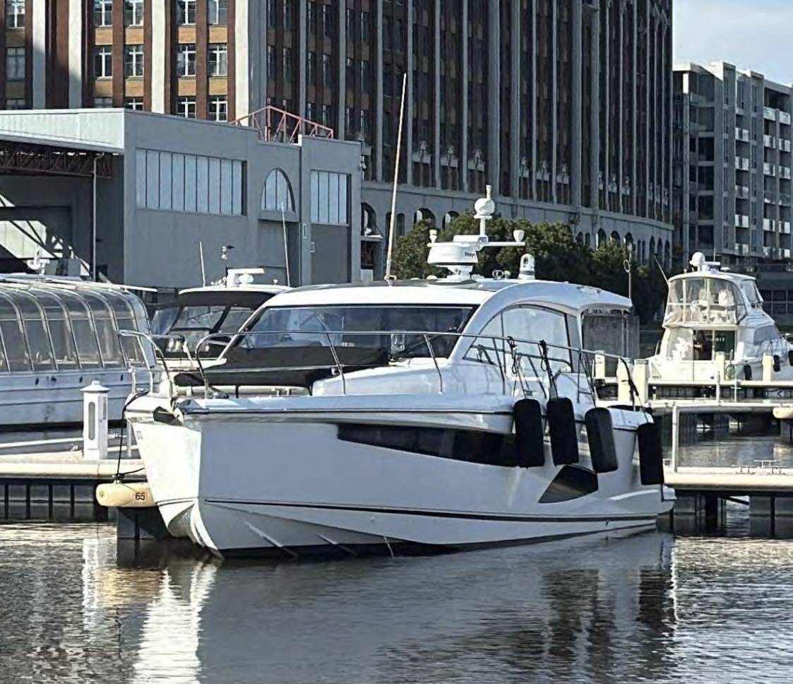 Sealine C330 2018